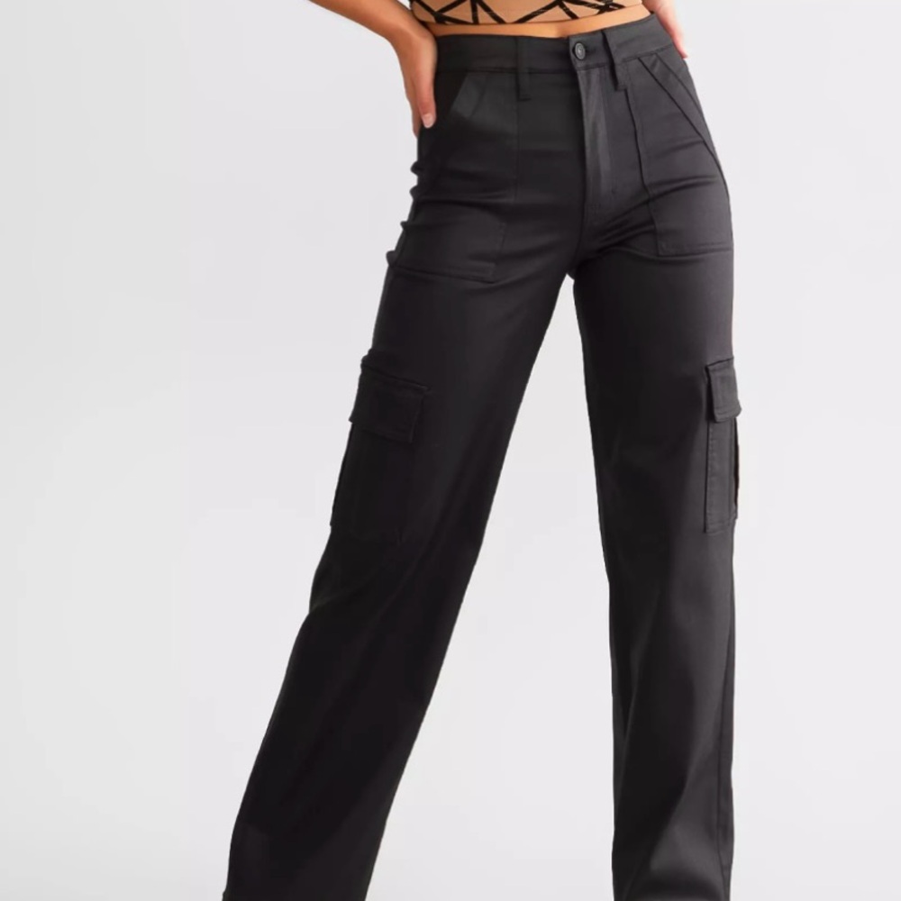 Hidden Utility Wide-Leg Cargo Pants in Black